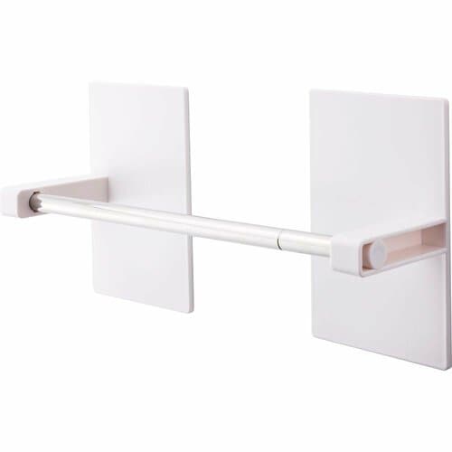 洗濯機横マグネット収納おすすめ スリーコインズ マグネット伸縮タオルハンガー イメージ