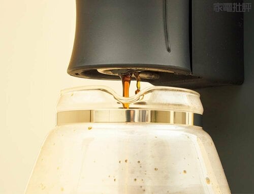 弁を開いてドリップを繰り返す 高級コーヒーメーカーおすすめ イメージ