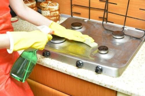 料理のたびに汚れるコンロ周りはプロのテクで簡単キレイ！ イメージ