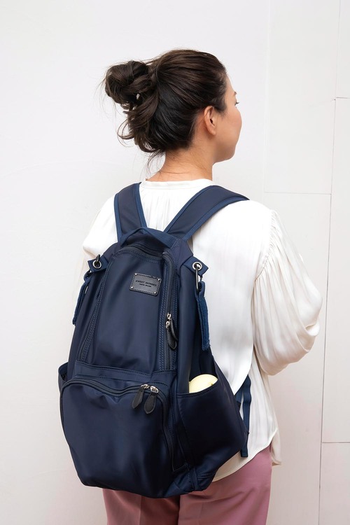 シンプルなデザイン性と大きめサイズも◎ マザーズリュックおすすめ イメージ