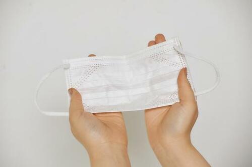 皮脂で崩れずマスクにもつかない