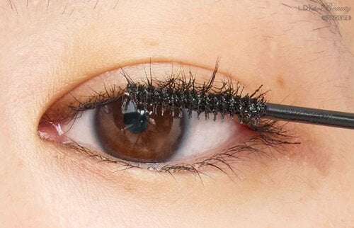 長さや方向が揃わないバラバラまつげにキレイに塗るコツは? マスカラおすすめ イメージ