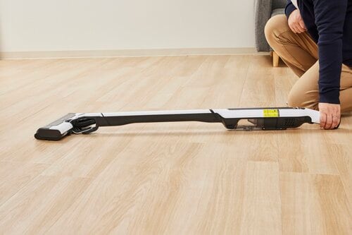 結果2:ヘッドが平らになるので家具の隙間にもスッキリ入った! イメージ