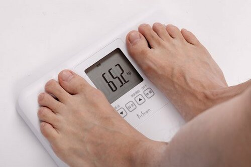 スピーディーで誤差が少ないタニタ乗るだけで計測でき速度も精度も文句なし