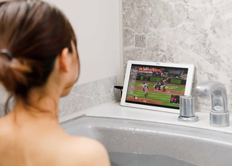 「こりゃ～極楽！」 “訳あり品”がお風呂テレビにピッタリな理由