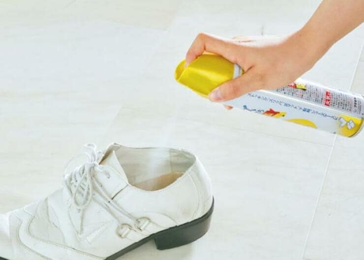 「玄関クサくない」旦那のクツを1秒で殺菌・消臭する“神”スプレーがコレ