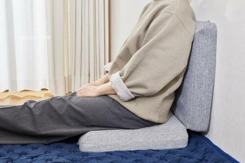 一度座ったらもう離れられない! 「折りたためるフロアクッション」