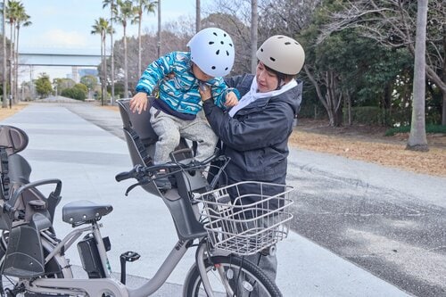 子どもの乗せ降ろしは問題なし 電動アシスト自転車おすすめ イメージ2