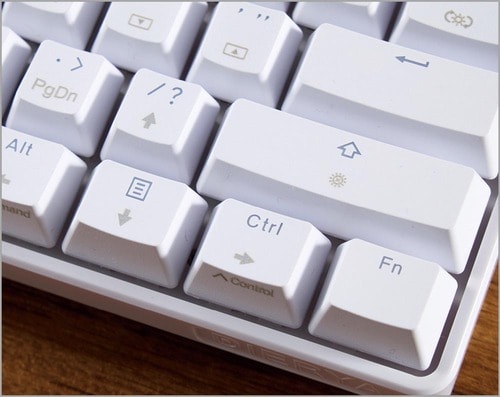 ムダを省いたコンパクトは初心者より玄人向け ゲーミングキーボードおすすめ イメージ