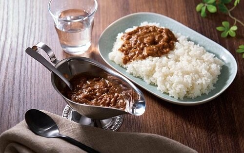 むっちりチーズがどっさり! 高級レトルトカレーおすすめ イメージ2