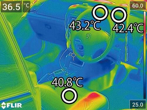 2倍の空気層で防ぐ、定番の車内設置タイプ メルテック「フロントサンシェード キルトシェード」
