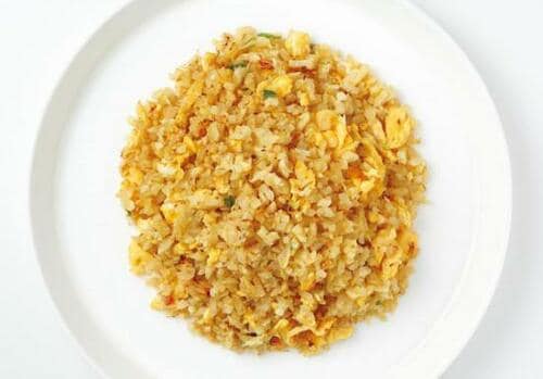 キャベツの芯がお米状に!食べごたえある「キャベツライス」