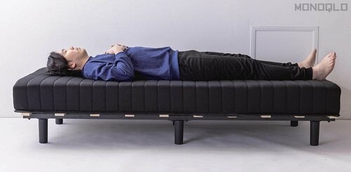 【寝返りのしやすさ】沈む分、寝返りのスムーズさもやや劣る 脚付きベッドマットレスおすすめ イメージ