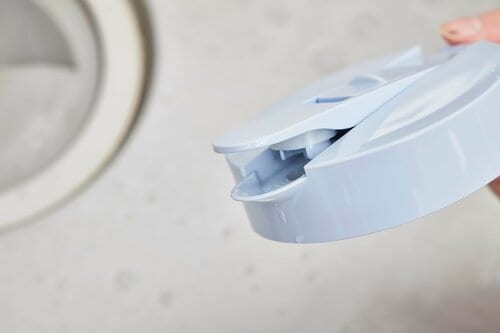 フタにロックが付いているから漏れる心配なし 横置きできる冷水筒おすすめ イメージ4
