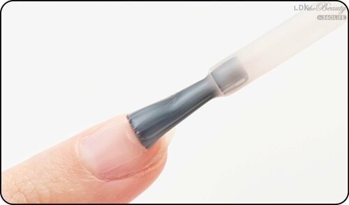使用感:スルスル塗れる ネイル補強剤・ハードナーおすすめ イメージ