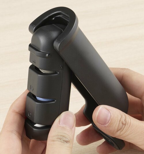 半分のサイズに折りたためる 包丁研ぎ器・シャープナーおすすめ イメージ