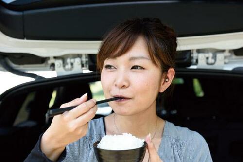 1:車内でご飯が炊けちゃう!ソケットが電源になる炊飯器