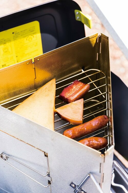 コンパクトサイズながら鉄製！コレがあればすぐに燻製できます イメージ3