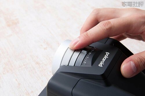 絞りなどは1つのダイヤルで操作 インスタントカメラおすすめ イメージ