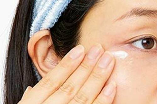 アイクリームの正しい塗り方・使い方
