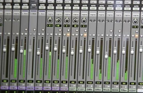 アラーム音や曲で起こす「音タイプ」 大音量目覚まし時計おすすめ イメージ