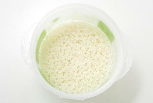 ▼炊きたてのご飯 料理家が選ぶ電子レンジ炊飯器おすすめ イメージ