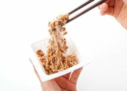 知ってた？ 納豆は「混ぜるほど健康に良い」…ワケじゃないんです