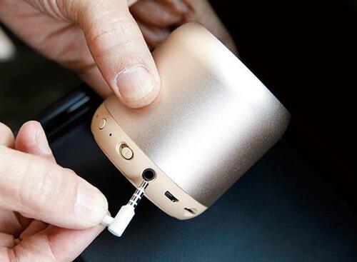 5：ドリンクホルダーに収まる ミニサイズでも迫力のサウンド！ イメージ3