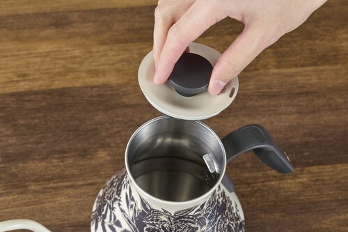 テスト3:フタ開閉のしやすさ(5点) コーヒー向けケトルおすすめ イメージ