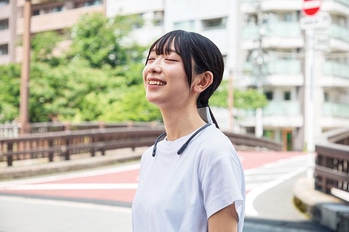 背中の触れてる部分がひんやり気持ちいい ソニー「レオンポケット」おすすめ イメージ