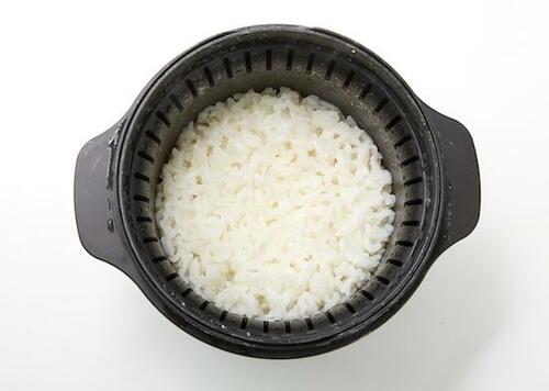 ▼炊きたてのご飯 料理家が選ぶ電子レンジ炊飯器おすすめ イメージ