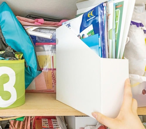Beforeの残念ポイント1:ファイルボックスが奥まで入らず書類が溢れる イメージ