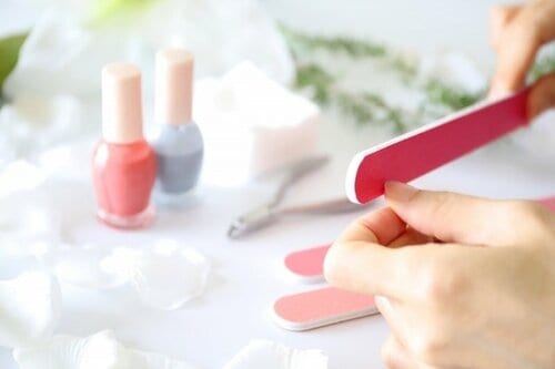爪にトラブルを抱えている人は、ぜひ「削る」ケアを！ イメージ