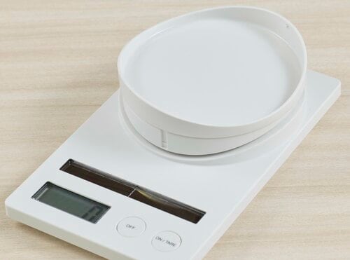 計量皿をひっくり返すとパスタが計れる キッチンスケールおすすめ イメージ