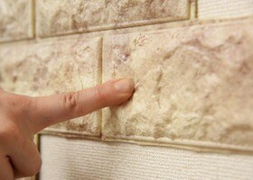 「お隣さんに壁ドンされたっ!」…そんなときはペタッと貼りましょ