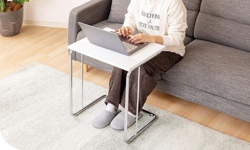 ココが買い：ソファに座りながらの仕事もしやすい！ LOWYAの家具おすすめ イメージ