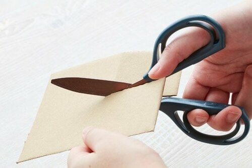 ②分厚い紙もサクサク切れる!軽く切れるはさみ イメージ3