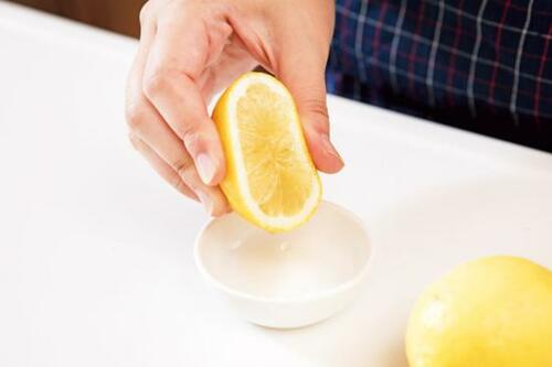 手だと最後までしぼれません!専用ツールなら隅までしぼれます イメージ