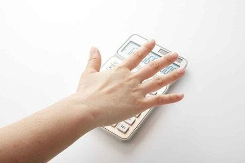 ポイント1:本体やキーのサイズ 電卓おすすめ イメージ