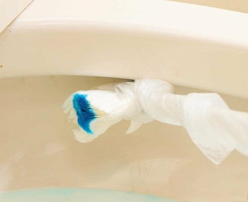 3:ポリ袋の端をつかんで掃除 イメージ