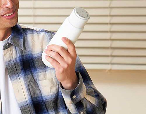 水筒レベルの大きさで便利。倒しても水がこぼれず安心！ 持ち運び電気ケトルおすすめ イメージ2