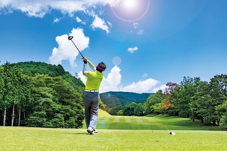 ゴルフをお得に始めるおすすめの方法は？ プロが教える激安ウェアやプレー費の節約法のイメージ