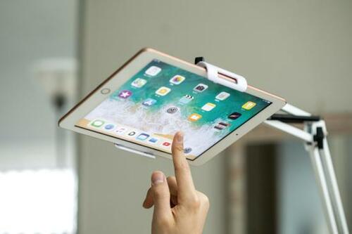 【タブレットアーム6製品中1位】重厚で頑健なつくりが頼もしい