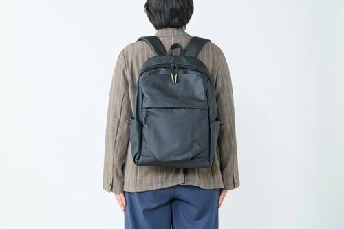 カジュアル感が強めなデザイン レディース向け通勤リュックおすすめ イメージ