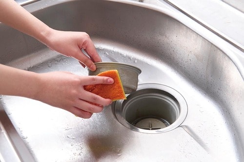 ヌメッてイヤな排水口まわりは排水カゴをやめるのがいい？ 排水口カバーおすすめ イメージ2