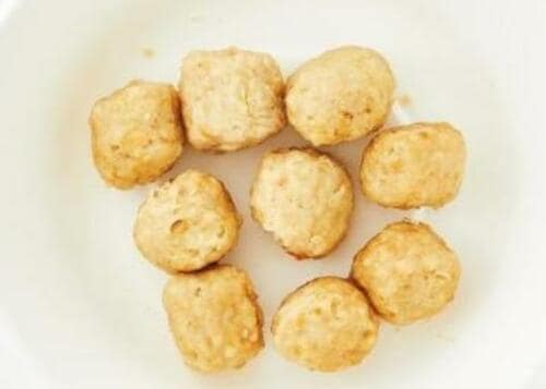 C評価: 塩気が強い！イオン「国産鶏肉・国産玉ねぎ使用 肉だんご」 イメージ2