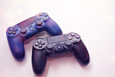 PS4おすすめコントローラー21選！ 気になる非純正品の有名メーカーも