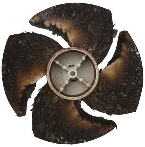 ベタベタして真っ黒な換気扇粉マジックリンを使えばピカピカに イメージ2