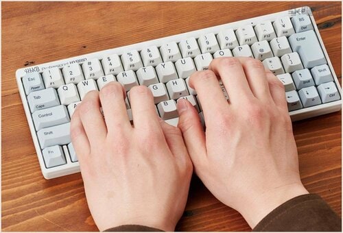 指を滑らせるユーザーに好評 高級キーボードおすすめ イメージ
