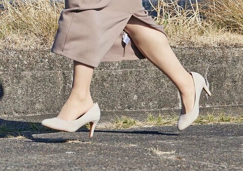 「走れる」とうたうRANDAの7.5cmヒールはそこそこ! イメージ2